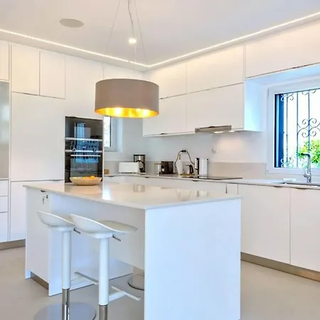 Villa Old Village Area, Your Perfect Vilamoura Getaway, Private Pool, Ac Wifi *