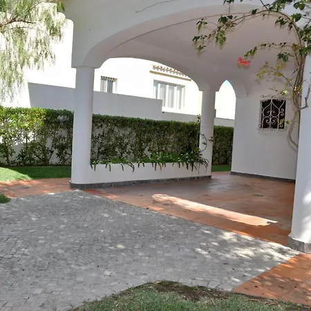 Villa Old Village Area, Your Perfect Vilamoura Getaway, Private Pool, Ac Wifi Quarteira